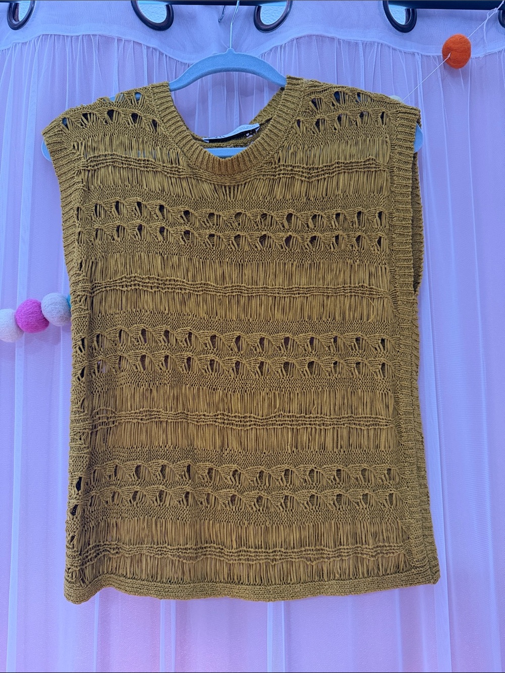 Zara Sleeveless Knit Shell Top in Mustard Size Large